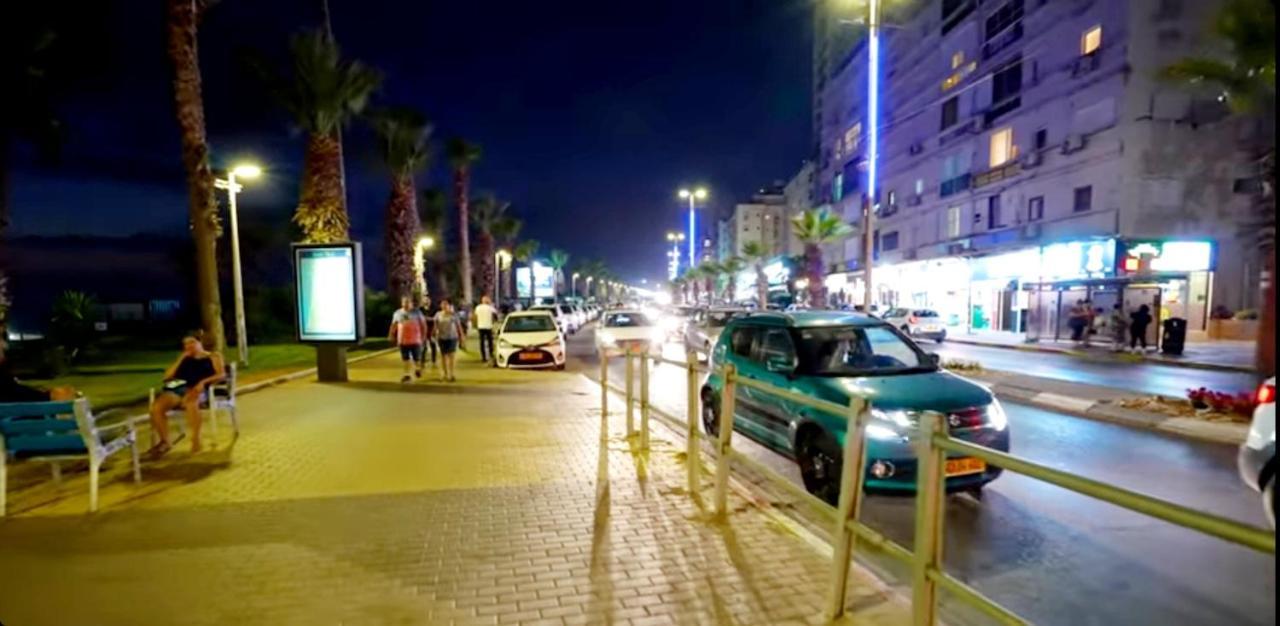 Beachfront Studio Apartment Bat Yam 412 Exteriör bild