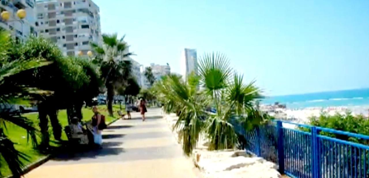 Beachfront Studio Apartment Bat Yam 412 Exteriör bild