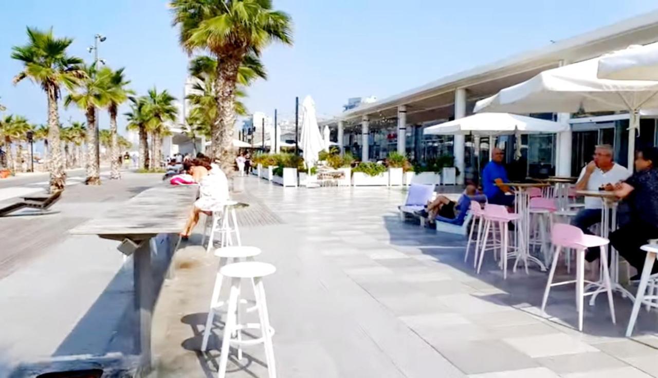 Beachfront Studio Apartment Bat Yam 412 Exteriör bild