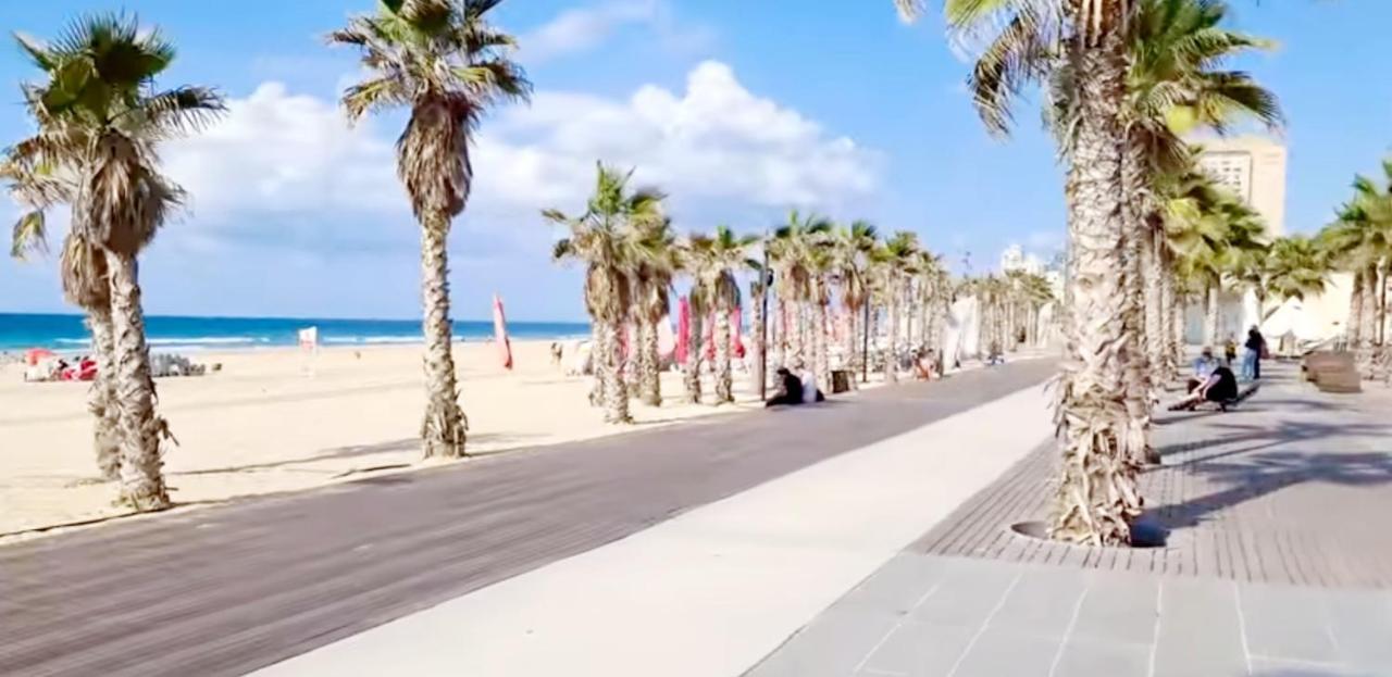 Beachfront Studio Apartment Bat Yam 412 Exteriör bild